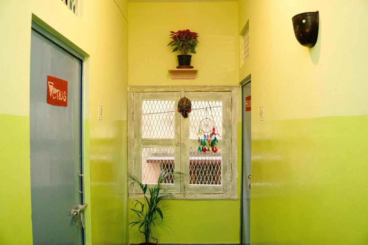 Good Vibes Hostel Varanasi Exterior foto
